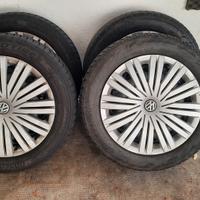4 gomme invernali 185/60 R15 con cerchi
