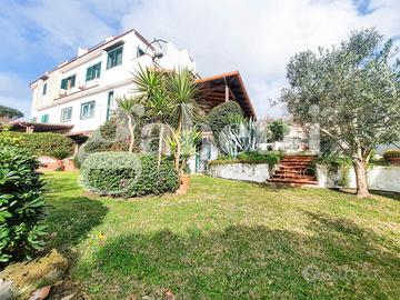 Villa bifamiliare Giugliano in Campania (Licola)