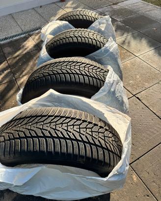 4 Pneumatici invernali Hankook 255/55 R18 104V