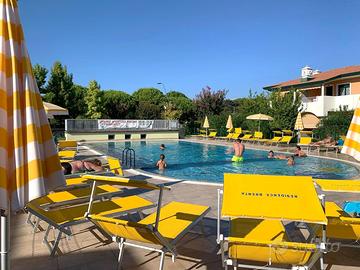 Bilocale con piscina e giardino privato