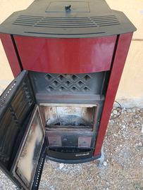 Stufa policombustibile ventilata 10KW da interno.