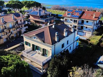 Villa di prestigio tra laguna e mare