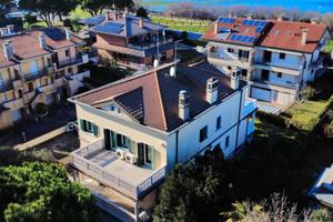 Villa di prestigio tra laguna e mare