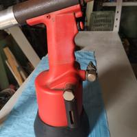 rivettatrice pneumatica Far rac