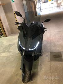 Yamaha Xmax 300 modello tech Max
