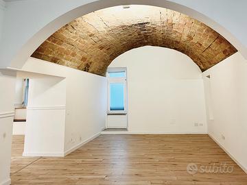 Locale commerciale ristrutturato a osimo centro