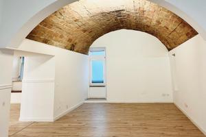 Locale commerciale ristrutturato a osimo centro