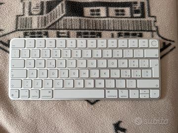 Tastiera Magic Keyboard Apple con Touch id.