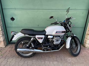 Moto Guzzi V7 - 2008