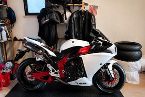 Yamaha R1 Big Bang 2011