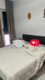 stanza da letto completa e cucina.