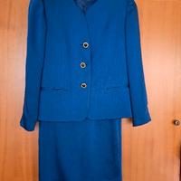 Elegante tailleur avion in seta leggera