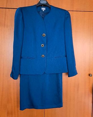 Elegante tailleur avion in seta leggera