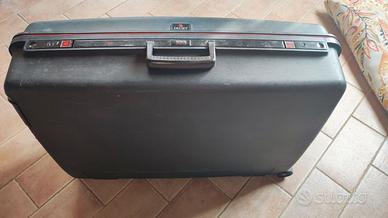 Valigia grande da aereo nera con ruote Delsey