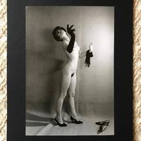 RARA Stampa Unica : “Modella Nuda con Guanti Neri”