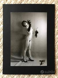 RARA Stampa Unica : “Modella Nuda con Guanti Neri”