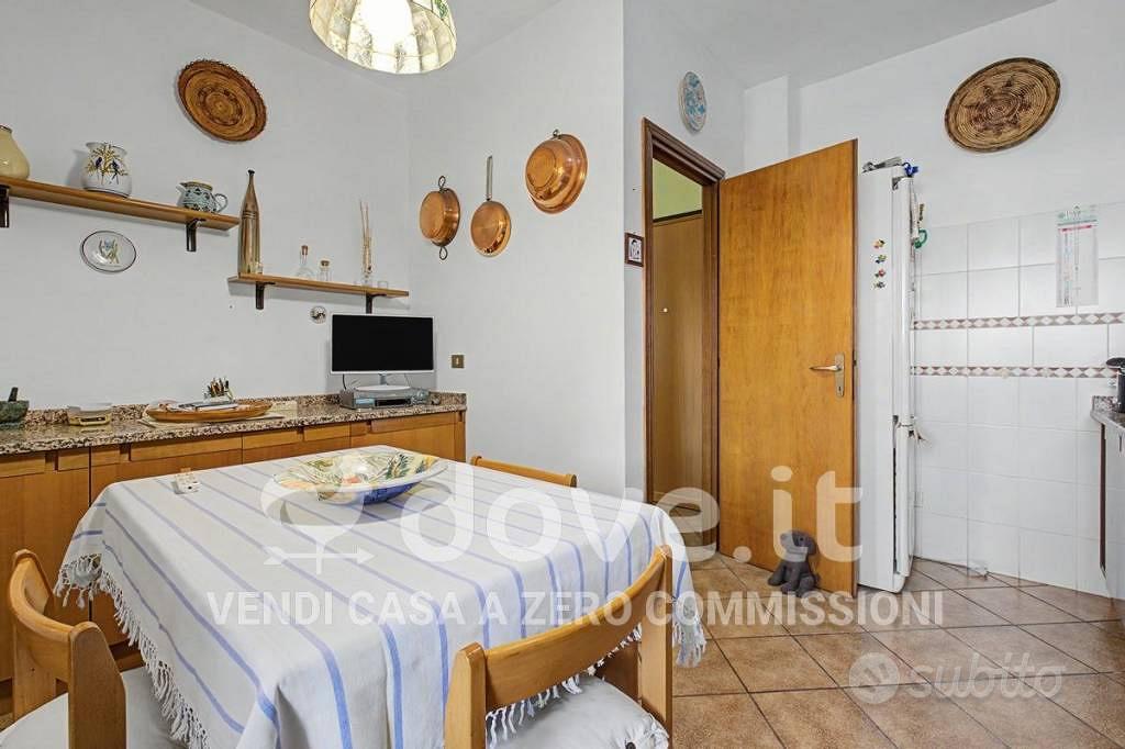 Appartamento di 128 m² con 4 locali e box auto a R - Altro
