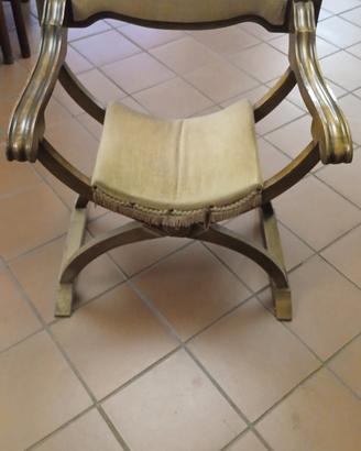 Antica sedia Savonarola. "Angolo vintage"