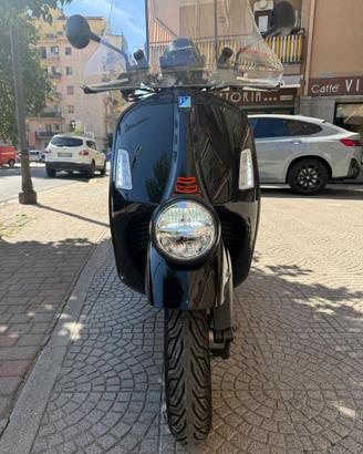Vespa 300 GTV Km 1760