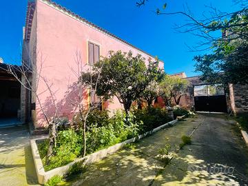 Villanovafranca - Casa indipendente con cortile