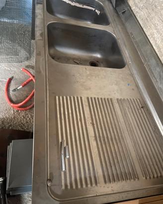 Doppio lavandino con gocciolatoio