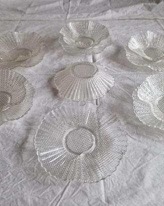 Set vintage 5 coppe in vetro pressato con piattini