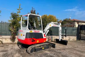E117 Escavatore 28 q Takeuchi TB228