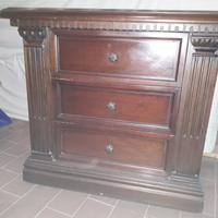 Coppia di comodini in legno