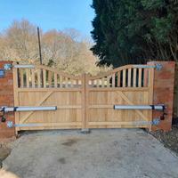 Motori per cancelli battenti e scorrevoli