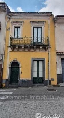 Palazzetto di 200 mq su due livelli a piedimonte