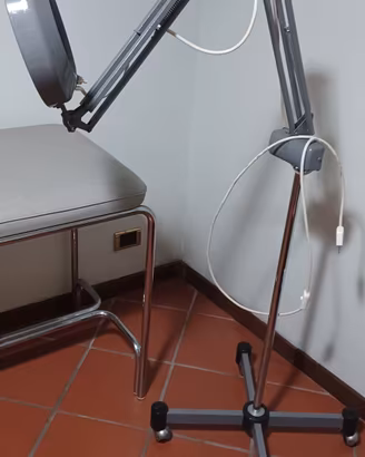 lente di ingrandimento e lampada x studio medico 
