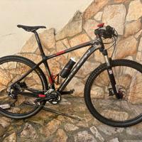 Mountain bike carbonio 29 pollici