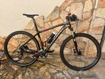 Mountain bike carbonio 29 pollici