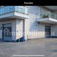 Pizzeria già Attrezzata con giardino