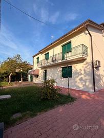 Villa di 250 m² con più di 5 locali e box auto a M