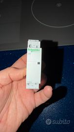 Contattore Schneider da 16A bobina 230v