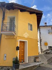 2 LOCALI A PONNA
