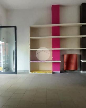 NEGOZIO A GASSINO TORINESE
