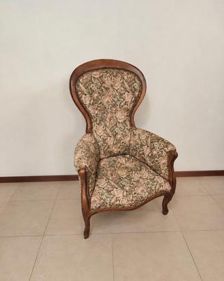Poltrona vintaje classica con rivestimento floreal