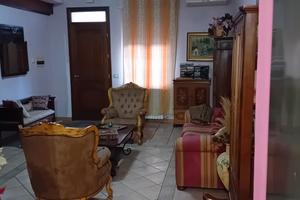 Luminoso appartamento  indipendente con cortile 