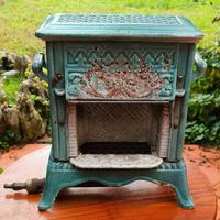 Antica stufa in miniatura