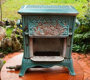 Antica stufa in miniatura
