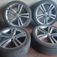 Cerchi da 18 pollici con gomme 225/40/18