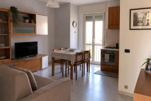 Bilocale arredato con balcone a Sesto - M1