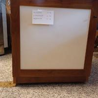 Armadietto in legno su ruote