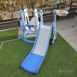 Scivolo per bambini, altalena, canestro da esterno