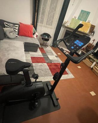 Cyclette EB 900 B autoalimentata con step Domyos