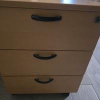 cassettiera con chiavi  e rotelle