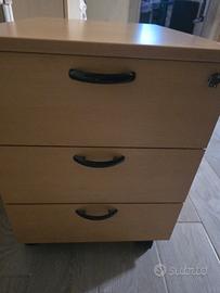 cassettiera con chiavi  e rotelle