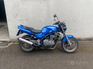 Moto Kawasaki Er 5